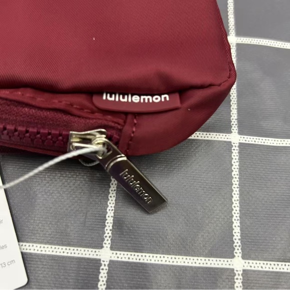 lululemon athletica Men's Deep Red Toiletry Bag - Picture 4 of 6